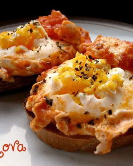Рецепт яичницы с томатами uova al pomodoro
