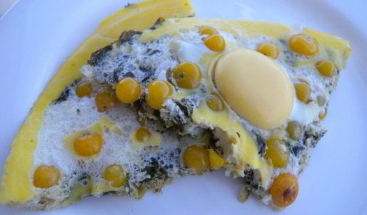 яичница со шпинатом и физалисом