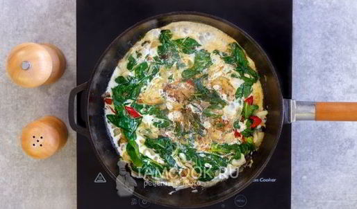 яичница со шпинатом