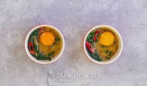 яичница со шпинатом