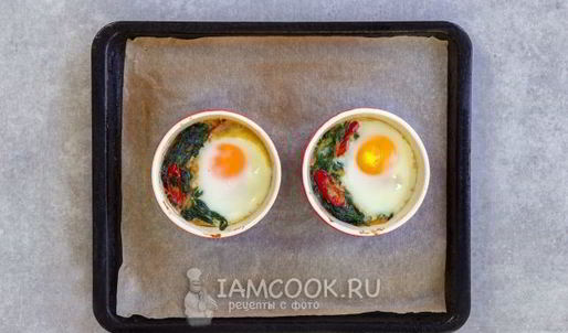 яичница со шпинатом
