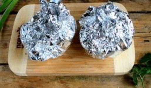 яичница в булочке с ветчиной