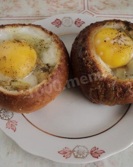 Рецепт яичницы в булочке