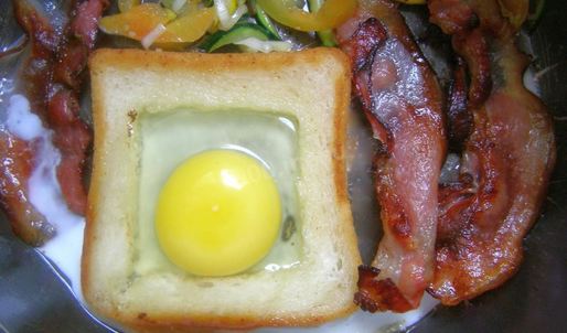 яичница в хлебе