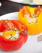 Яичница в половинках перца