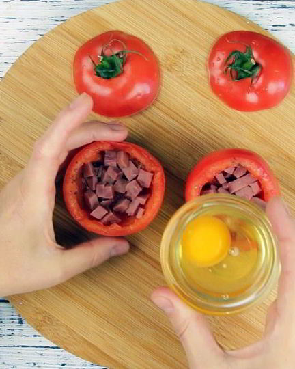 Рецепт яичницы в помидоре