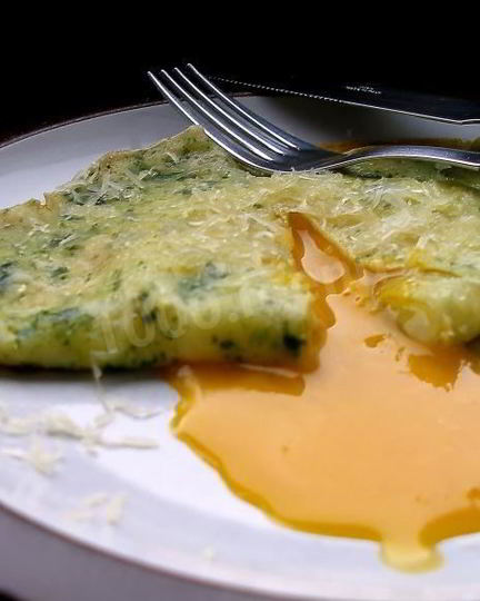 Рецепт яичницы в шпинатных блинчиках