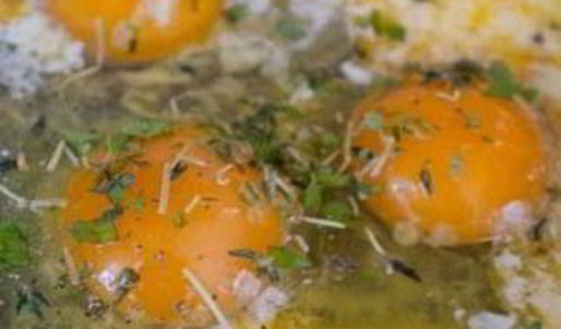 запеченная яичница с зеленью