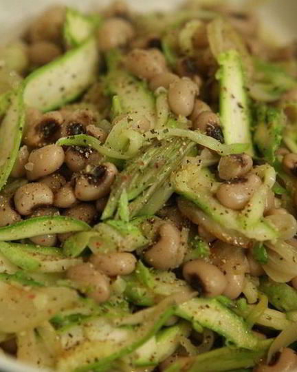 Рецепт закуски из фасоли с цукини и спаржей