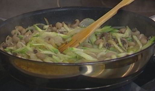 закуска из фасоли с цукини и спаржей