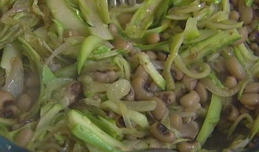 закуска из фасоли с цукини и спаржей