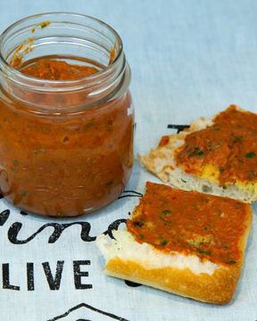 Закуска из печеного баклажана