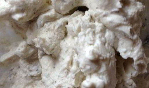 закуска из поленты с козьим сыром и ароматными травами