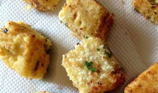 закуска из поленты с козьим сыром и ароматными травами