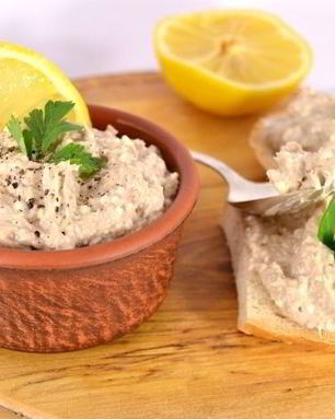 Закуска из рыбных консервов