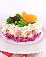 Закуска из сельди со свеклой в сметанно-мандариновой заправке