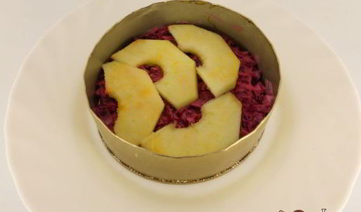 закуска из сельди со свеклой в сметанно-мандариновой заправке