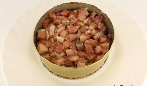 закуска из сельди со свеклой в сметанно-мандариновой заправке