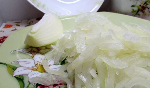 закуска из селедки с яблоками и сметаной