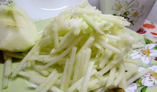 закуска из селедки с яблоками и сметаной