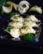 Закуска на чипсах