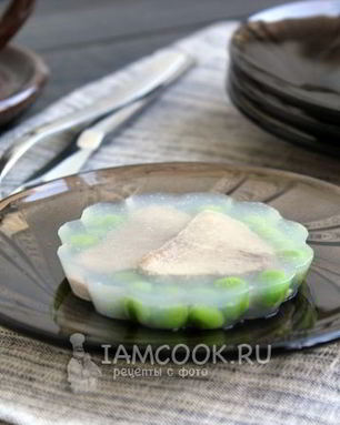 Заливной язык с горошком