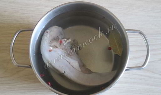 заливной язык с горошком