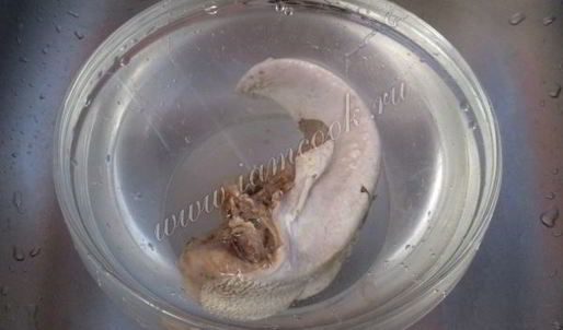 заливной язык с горошком