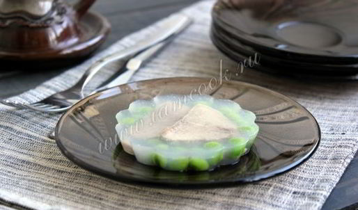 заливной язык с горошком