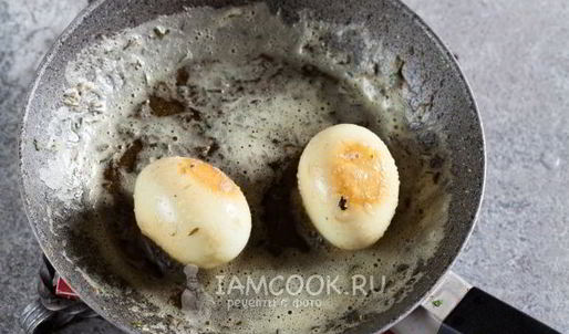 жаренные с травами вареные яйца