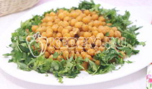 жареный нут с зеленью