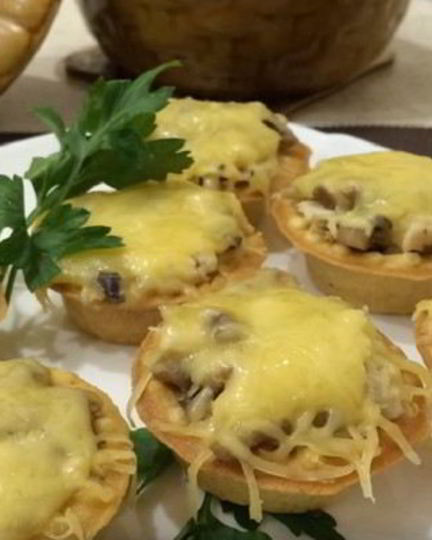 Рецепт куриного-грибного жульен в тарталетках