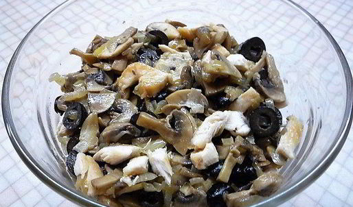 куриный жюльен с грибами и специями