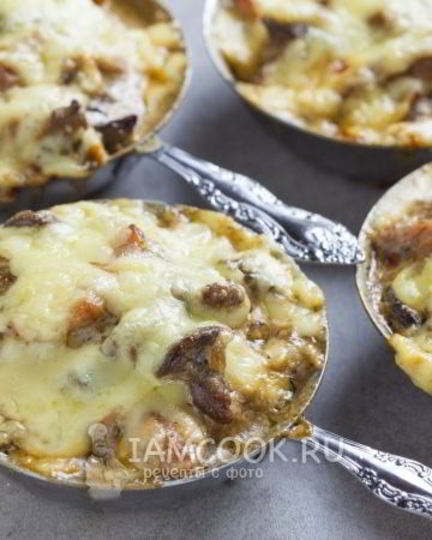 Рецепт жульена с курицей, грибами и сметаной