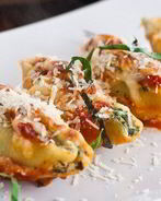 Жульен с курицей в ракушках