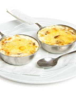 Жюльен из кальмаров с луком и грибами