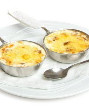 Жюльен из кальмаров с луком и грибами