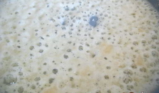 жюльен с курицей и грибами в булочке