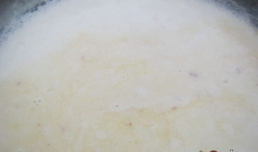 жюльен с курицей и грибами в булочке