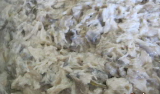 жюльен с курицей и грибами в булочке